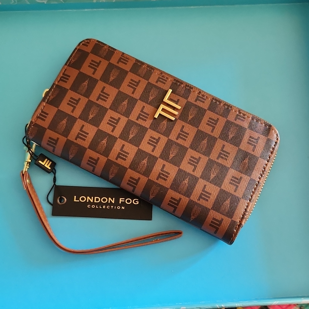 London Fog Amelia zip wrist wallet